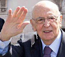 Napolitano, va o viene?