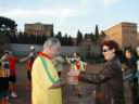 13 pres IX Muncipio premiato da ragazza ucraina.jpg