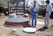 1981 - Al MIDINRA - con Luciano di fronte a un "biodigestore"