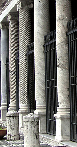 Fusti scanalati a spirale di colonna, Roma, S.Lorenzo f.l.m.
