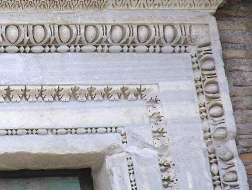 Incorniciatura di apertura ad architrave, Roma, reimpiegata nel tempio del Divo Romolo nel Foro Romano