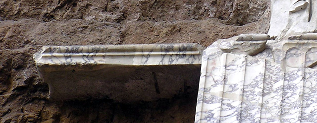 Incorniciatura liscia, da Roma, aula del Colosso nel Foro di Augusto