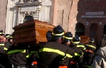 Il paese dei funerali news settimanale, funerale rito antichissimo, funerale spettacolo, funerali vittime o eroi, stupidit, ignoranza, collera, avidit