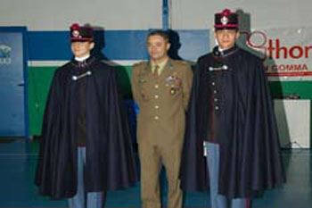 Christmas Party 2005 
 Il Maggiore Aloe' con due allievi della Scuola