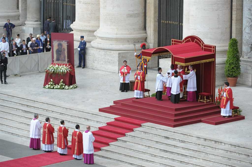 Servizio liturgico con il Papa Francesco